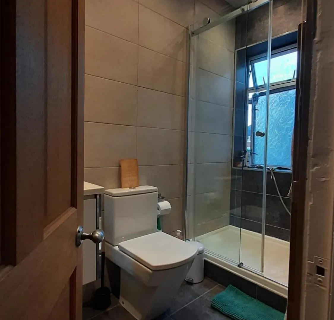 Lele'S Flat Edinburgh - 15 Minutes To Airport & City Centre Homestay