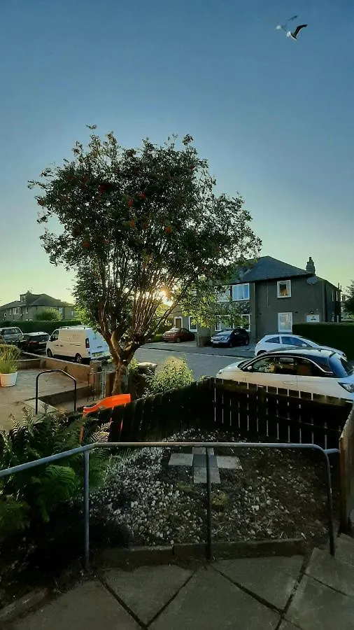 Lele'S Flat Edinburgh - 15 Minutes To Airport & City Centre 0*,  United Kingdom